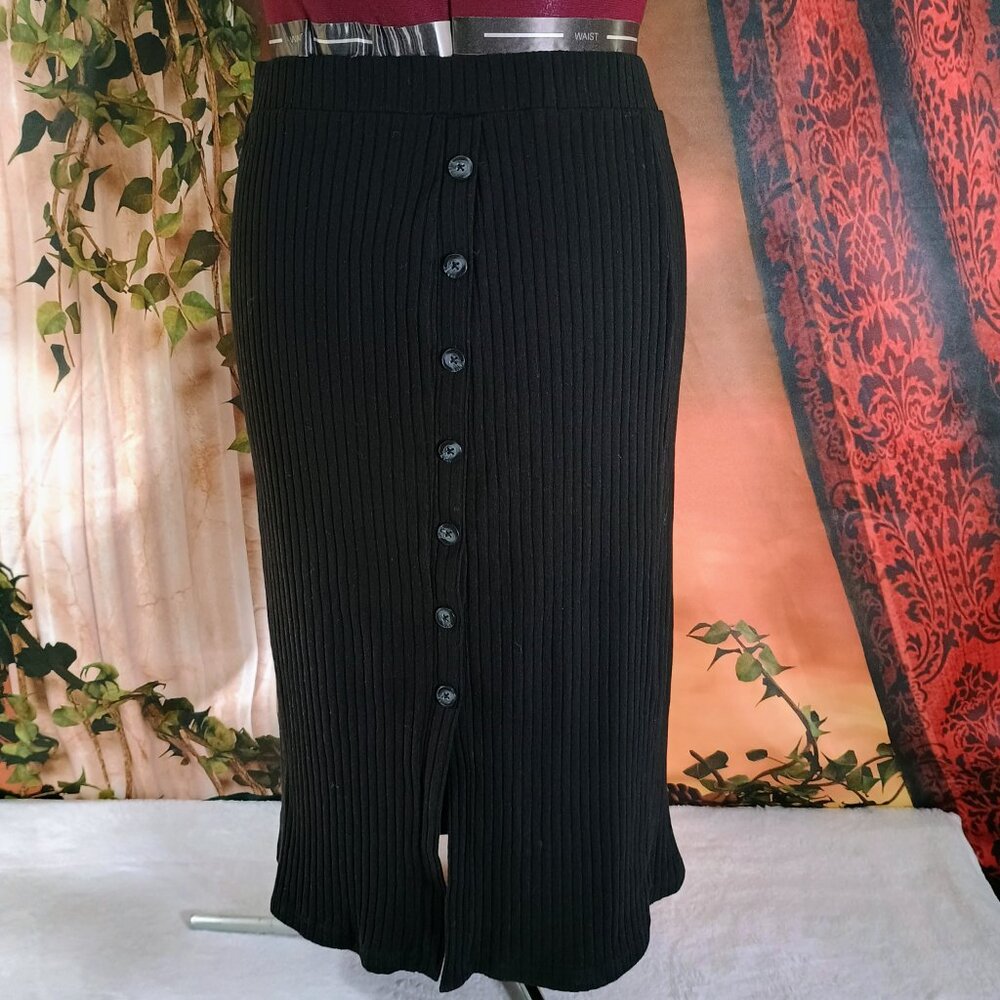 EUC: Time and Tru XXL (20) Black Ribbed Button-Front Midi Skirt